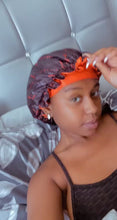 Load and play video in Gallery viewer, BLACK OG SILK REVERSIBLE BONNETS

